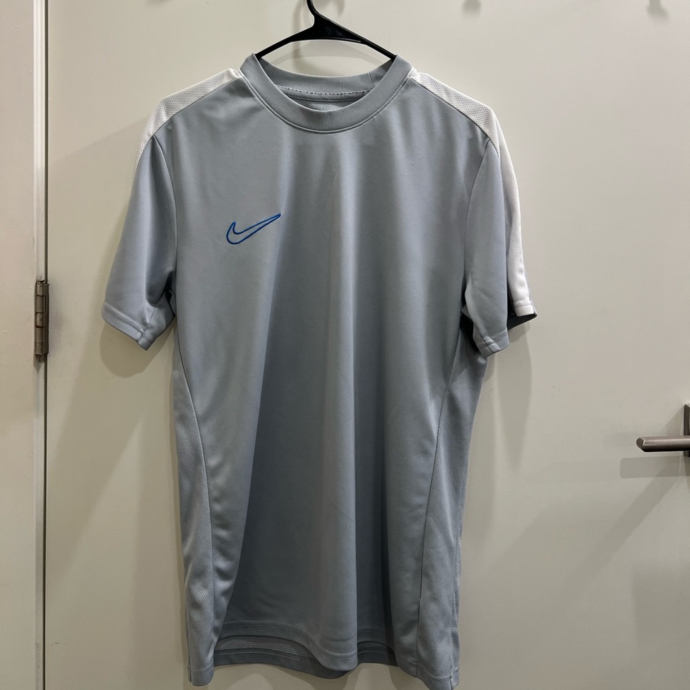 Nike Men Tshirt L (fits as M)
